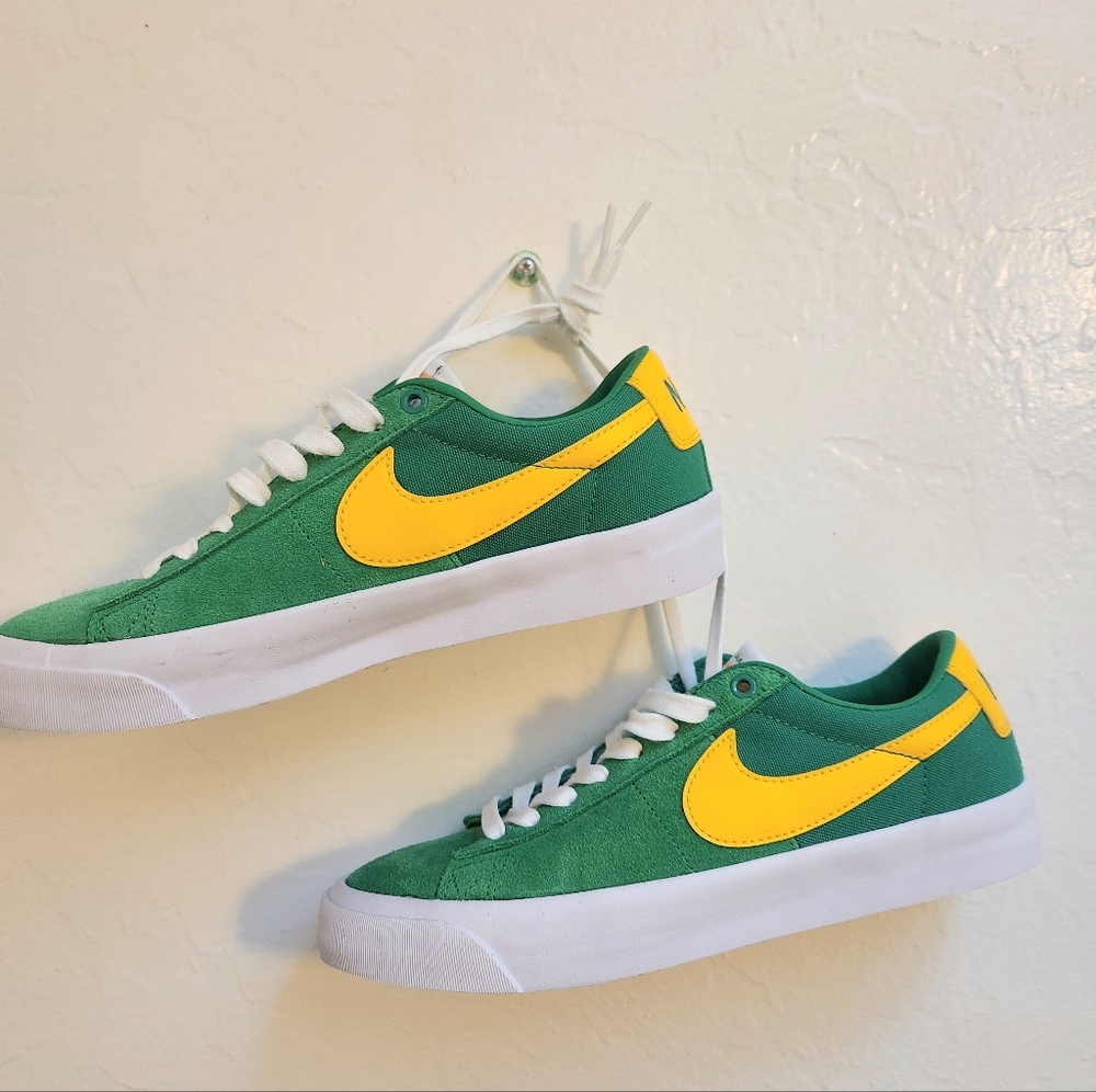 NWT-Nike Unisex Zoom Blazee Low Pro GT Lucky Green University Gold Size 8.5(Wom)